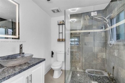 House in Dania Beach, Florida 3 bedrooms, 115.57 sq.m. № 1890162 - photo 17