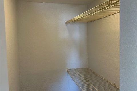 House in Saint Petersburg, Florida 3 bedrooms, 88.63 sq.m. № 2299081 - photo 8