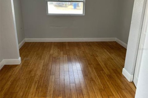 House in Saint Petersburg, Florida 3 bedrooms, 88.63 sq.m. № 2299081 - photo 14