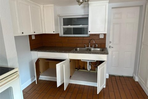 House in Saint Petersburg, Florida 3 bedrooms, 88.63 sq.m. № 2299081 - photo 3