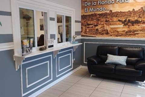 Propiedad comercial en alquiler en Kissimmee, Florida, 642.79 m2 № 1848018 - foto 2