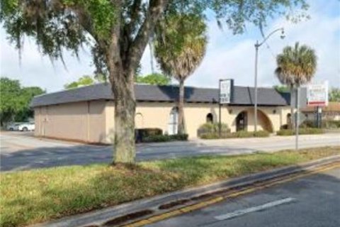 Propiedad comercial en alquiler en Kissimmee, Florida, 642.79 m2 № 1848018 - foto 1