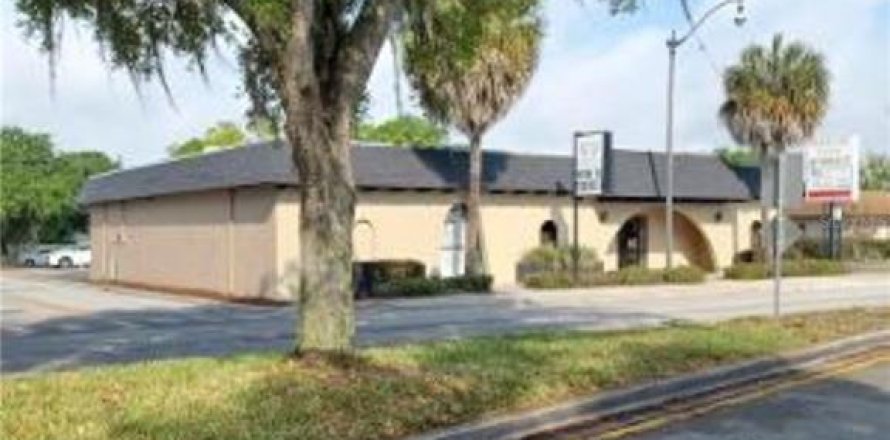 Propiedad comercial en Kissimmee, Florida 642.79 m2 № 1848018