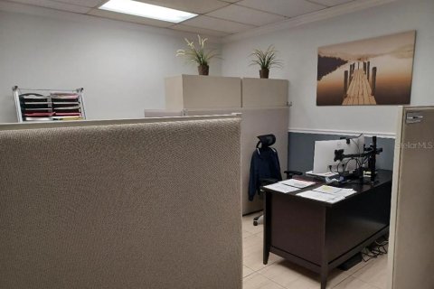 Propiedad comercial en alquiler en Kissimmee, Florida, 642.79 m2 № 1848018 - foto 4