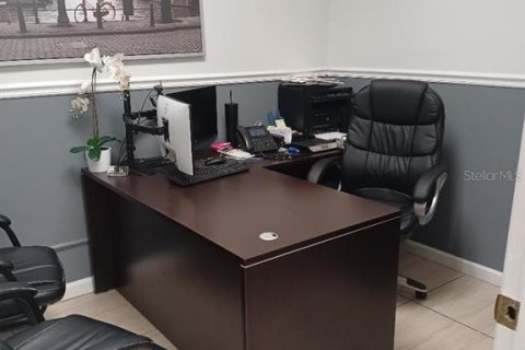 Propiedad comercial en alquiler en Kissimmee, Florida, 642.79 m2 № 1848018 - foto 3