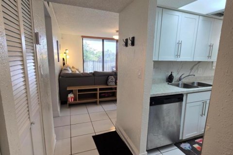 Copropriété à vendre à Tamarac, Floride: 2 chambres, 95.69 m2 № 2146760 - photo 12