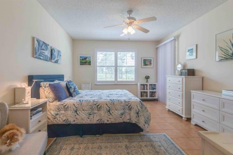 Condo in Palm City, Florida, 2 bedrooms  № 2352962 - photo 24