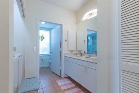 Condo in Palm City, Florida, 2 bedrooms  № 2352962 - photo 26