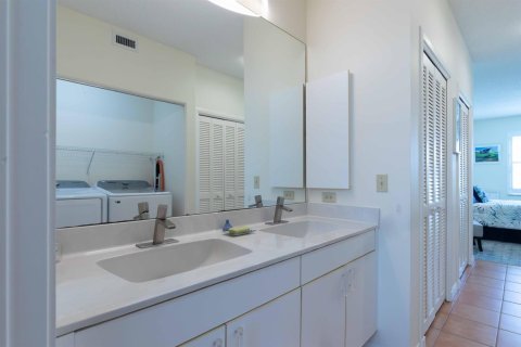 Condo in Palm City, Florida, 2 bedrooms  № 2352962 - photo 29