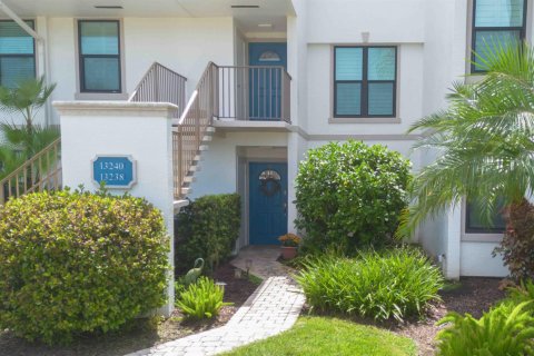 Condo in Palm City, Florida, 2 bedrooms  № 2352962 - photo 2