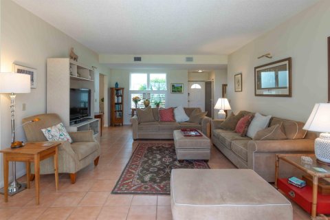 Condo in Palm City, Florida, 2 bedrooms  № 2352962 - photo 14