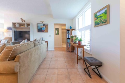 Condo in Palm City, Florida, 2 bedrooms  № 2352962 - photo 17