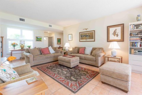 Condo in Palm City, Florida, 2 bedrooms  № 2352962 - photo 13