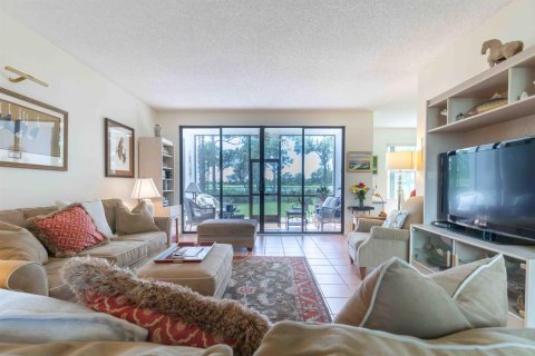 Condo in Palm City, Florida, 2 bedrooms  № 2352962 - photo 12
