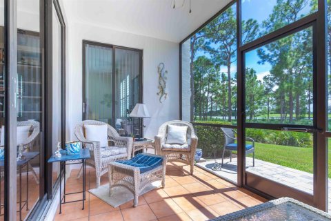 Condo in Palm City, Florida, 2 bedrooms  № 2352962 - photo 18