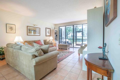 Condo in Palm City, Florida, 2 bedrooms  № 2352962 - photo 16