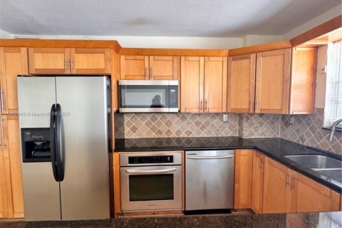 Condominio en alquiler en Hallandale Beach, Florida, 2 dormitorios, 121.79 m2 № 1981055 - foto 9