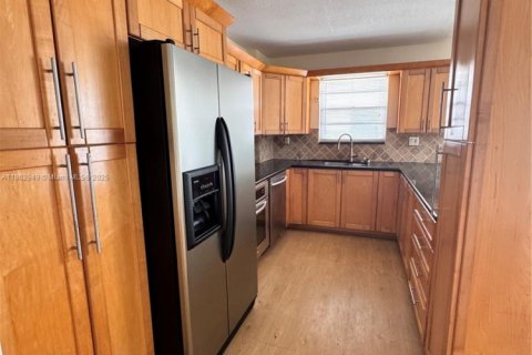 Condominio en alquiler en Hallandale Beach, Florida, 2 dormitorios, 121.79 m2 № 1981055 - foto 7