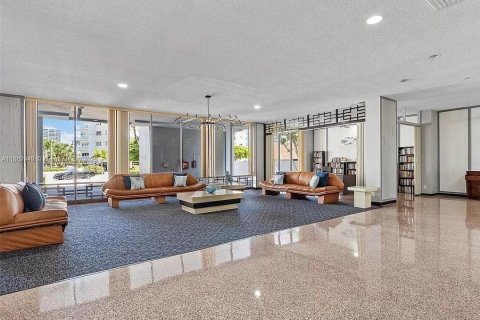 Condominio en alquiler en Hallandale Beach, Florida, 2 dormitorios, 121.79 m2 № 1981055 - foto 5