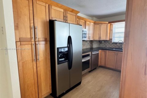 Condominio en alquiler en Hallandale Beach, Florida, 2 dormitorios, 121.79 m2 № 1981055 - foto 8