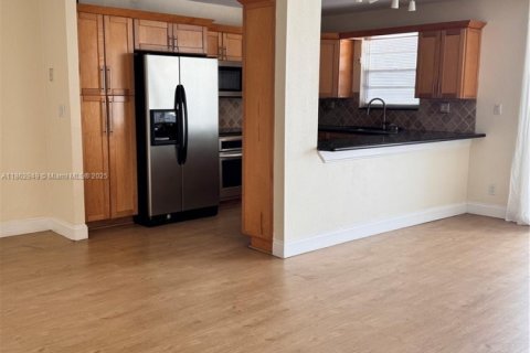 Condominio en alquiler en Hallandale Beach, Florida, 2 dormitorios, 121.79 m2 № 1981055 - foto 10