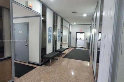 Condominio en alquiler en Hallandale Beach, Florida, 2 dormitorios, 121.79 m2 № 1981055 - foto 6