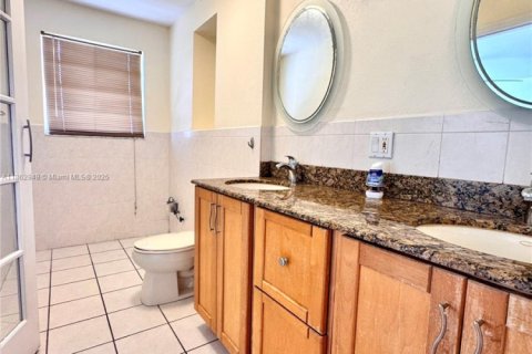 Condominio en alquiler en Hallandale Beach, Florida, 2 dormitorios, 121.79 m2 № 1981055 - foto 23