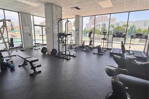 Condominio en alquiler en Hallandale Beach, Florida, 2 dormitorios, 121.79 m2 № 1981055 - foto 26