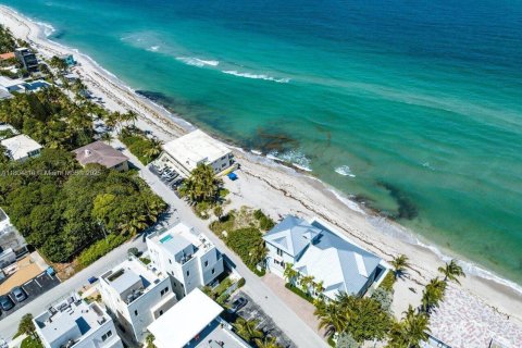 Commercial property in Hollywood, Florida № 1978192 - photo 9