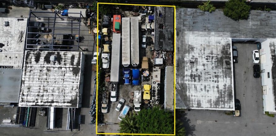 Immobilier commercial à Opa-locka, Floride № 2172307