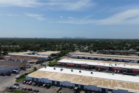 Immobilier commercial à vendre à Opa-locka, Floride № 2172307 - photo 6