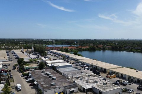 Immobilier commercial à vendre à Opa-locka, Floride № 2172307 - photo 10