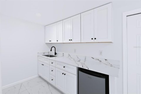 Immobilier commercial à louer à Thonotosassa, Floride: 49.05 m2 № 2429638 - photo 6