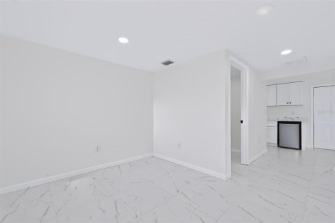 Immobilier commercial à louer à Thonotosassa, Floride: 49.05 m2 № 2429638 - photo 4