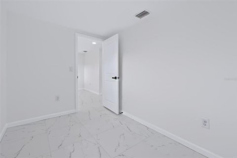 Immobilier commercial à louer à Thonotosassa, Floride: 49.05 m2 № 2429638 - photo 9