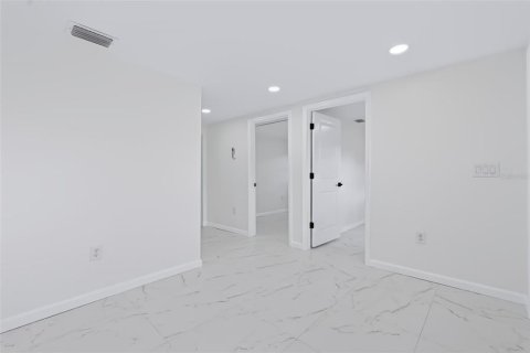 Immobilier commercial à louer à Thonotosassa, Floride: 49.05 m2 № 2429638 - photo 7