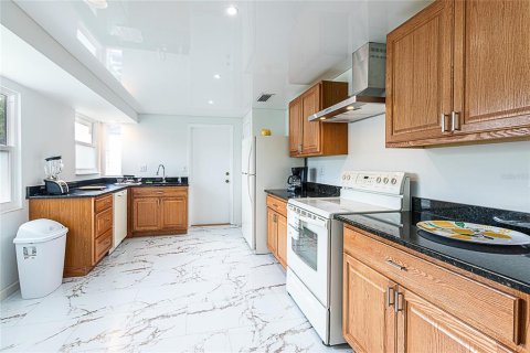 Villa ou maison à louer à Rotonda, Floride: 3 chambres, 111.48 m2 № 2416969 - photo 6
