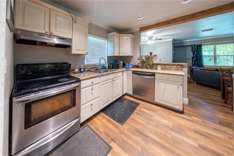 Villa ou maison à vendre à Tampa, Floride: 2 chambres, 73.3 m2 № 2258470 - photo 5
