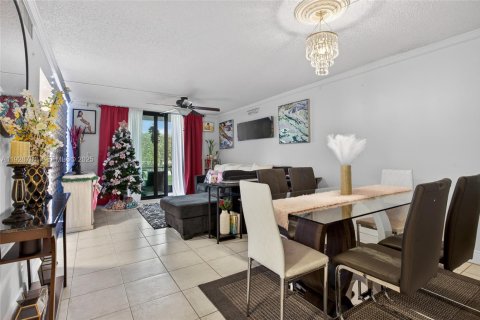 Condominio en venta en Tamarac, Florida, 2 dormitorios, 92.44 m2 № 1990482 - foto 15