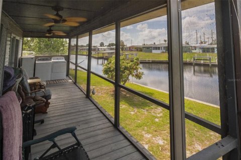House in Punta Gorda, Florida 2 bedrooms, 80.27 sq.m. № 2231988 - photo 8