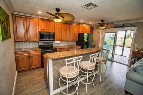 House in Punta Gorda, Florida 2 bedrooms, 80.27 sq.m. № 2231988 - photo 21