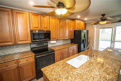 House in Punta Gorda, Florida 2 bedrooms, 80.27 sq.m. № 2231988 - photo 25