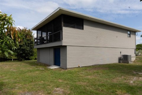 House in Punta Gorda, Florida 2 bedrooms, 80.27 sq.m. № 2231988 - photo 4