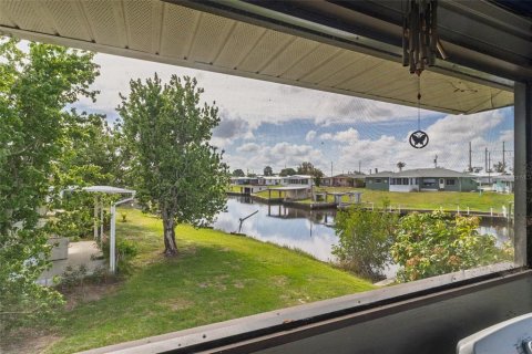 House in Punta Gorda, Florida 2 bedrooms, 80.27 sq.m. № 2231988 - photo 7