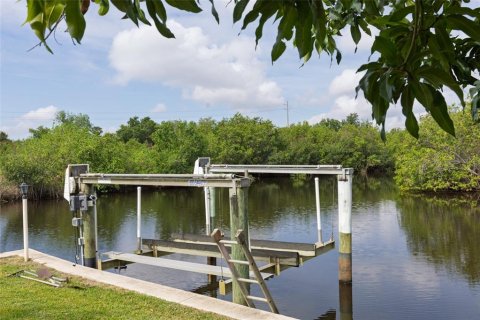 House in Punta Gorda, Florida 2 bedrooms, 80.27 sq.m. № 2231988 - photo 10