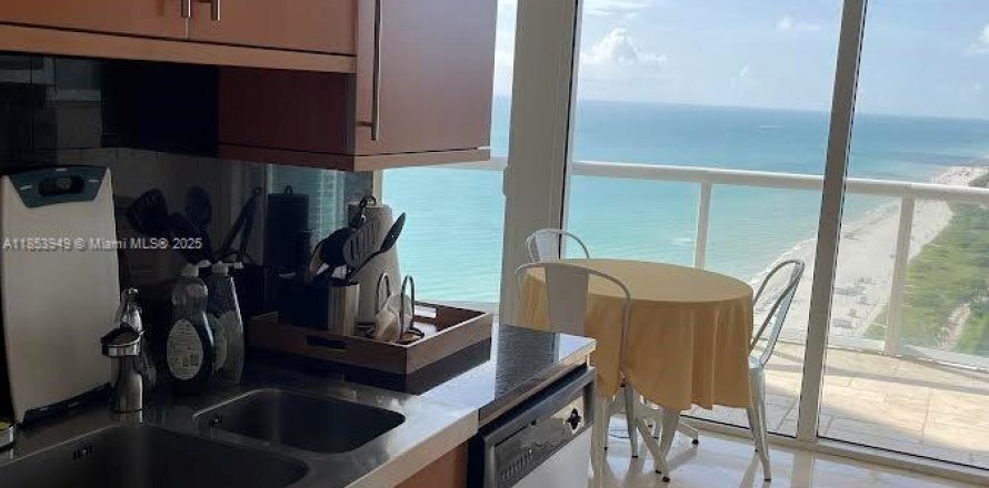 Condominio en Miami Beach, Florida, 1 dormitorio  № 1871980
