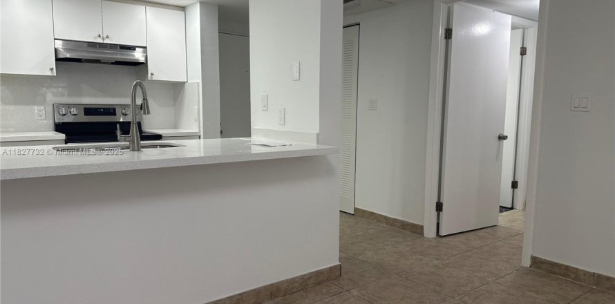 Condominio en Doral, Florida, 2 dormitorios  № 1920933