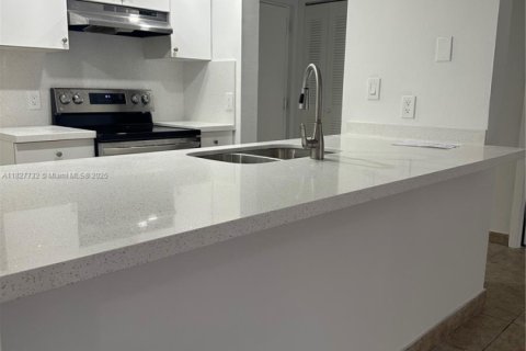 Condominio en venta en Doral, Florida, 2 dormitorios, 92.16 m2 № 1920933 - foto 2