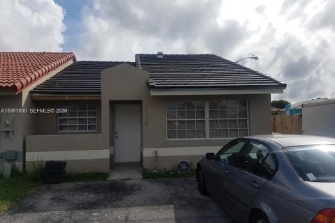 Adosado en Homestead, Florida 2 dormitorios, 88.44 m2 № 2032435