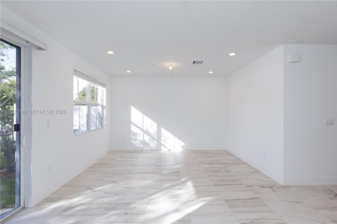 Adosado en alquiler en Pembroke Pines, Florida, 4 dormitorios, 168.62 m2 № 1989482 - foto 6